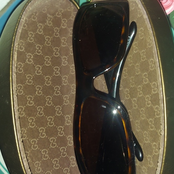 GUCCI SUNGLASSES - Picture 4 of 11